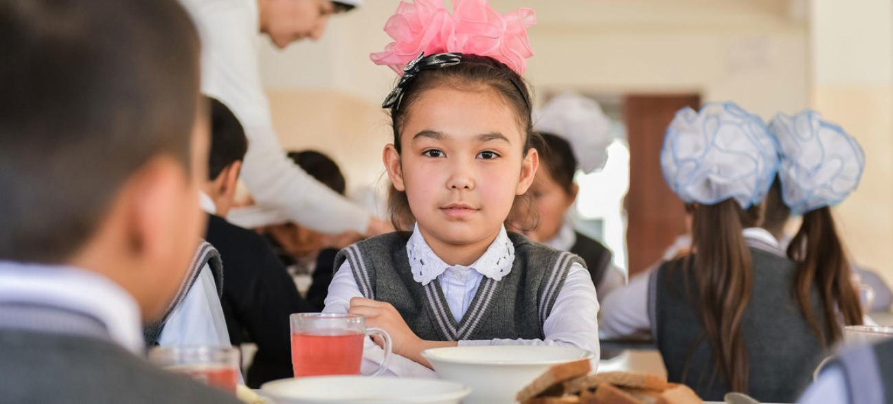 Еще одно негативное последствие пандемии: дети лишились школьных обедов.