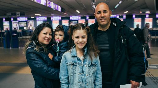 Бразильский футболист Нивалдо Сириаку и его семья возвращаются домой в рамках финансируемой ЕС программы добровольного возвращения на родину МОМ